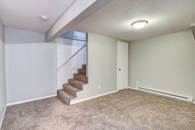 Building Photo - 2228 Peters Dr