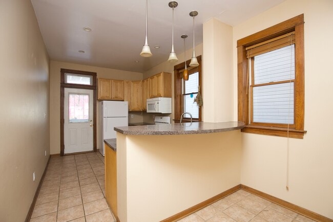 Building Photo - 1002 Beloit Ave