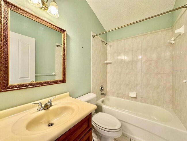 Building Photo - 884 Addison Dr NE