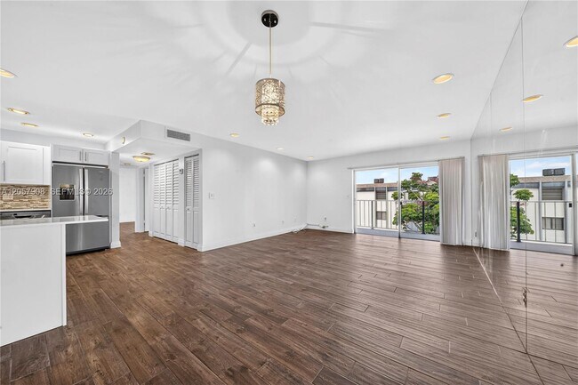 Building Photo - 3642 NE 171 St