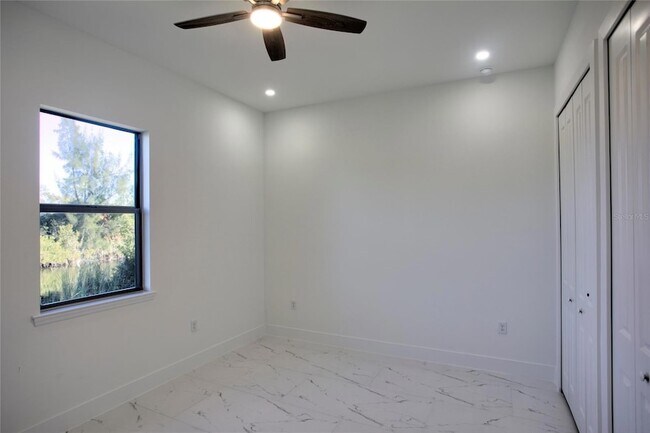 Building Photo - 9574 Salt Lake St