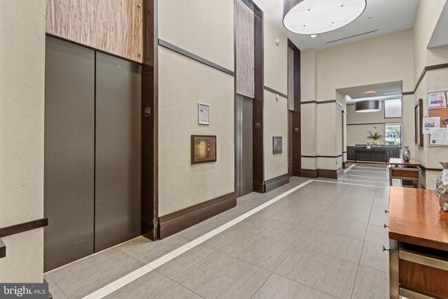 Building Photo - 4500 S Four Mile Run Dr