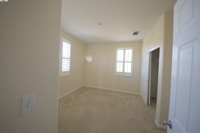 Building Photo - 1612 Marina Way
