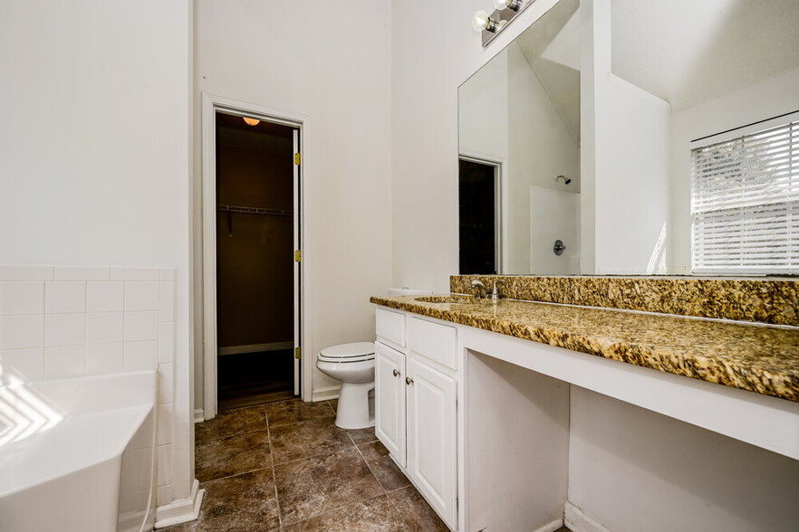 Building Photo - 7256 Teakwood Pl