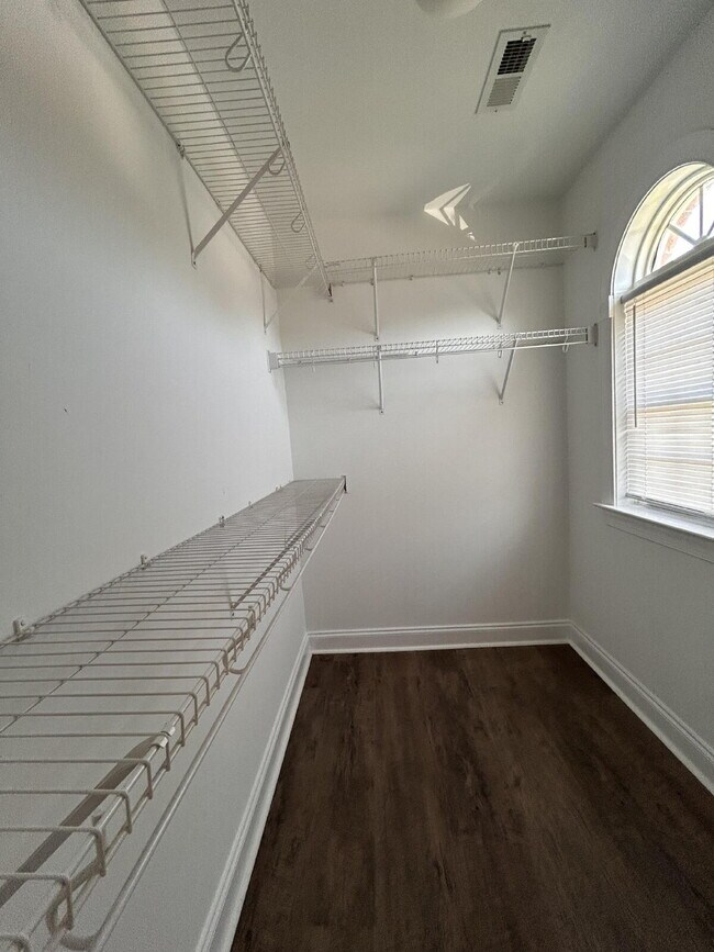 Building Photo - Beautiful 3 Bedroom, 2.5 Bath Townhome in South Pointe!
