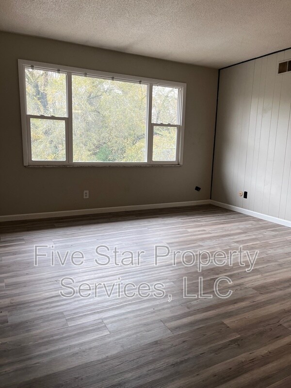 Primary Photo - 205 W Allen St