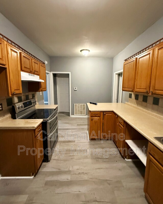 Building Photo - 109 Pine Ave