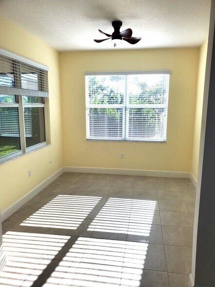Building Photo - 11681 SW Oceanus Blvd