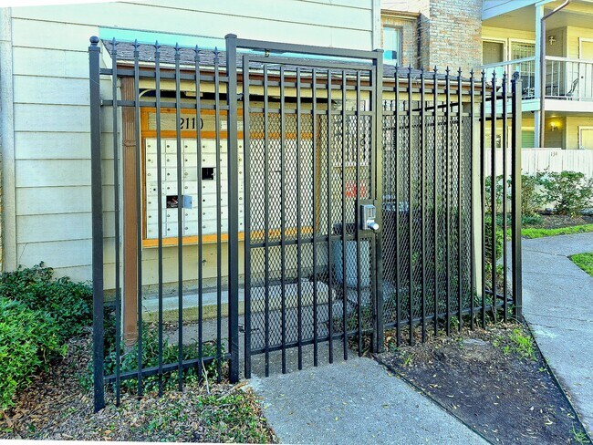 Building Photo - 2110 Wilcrest Dr