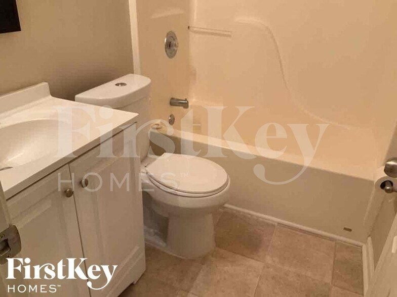 Building Photo - 100 Myrtle Grove Ln