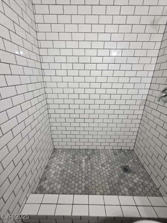 Building Photo - 1121 E Desert Inn Rd