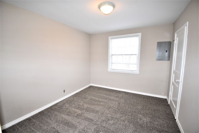 Building Photo - 936 Woody Hills Dr