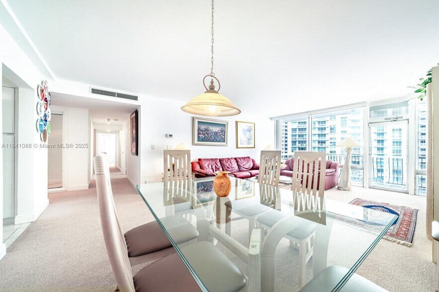Building Photo - 1408 Brickell Bay Dr