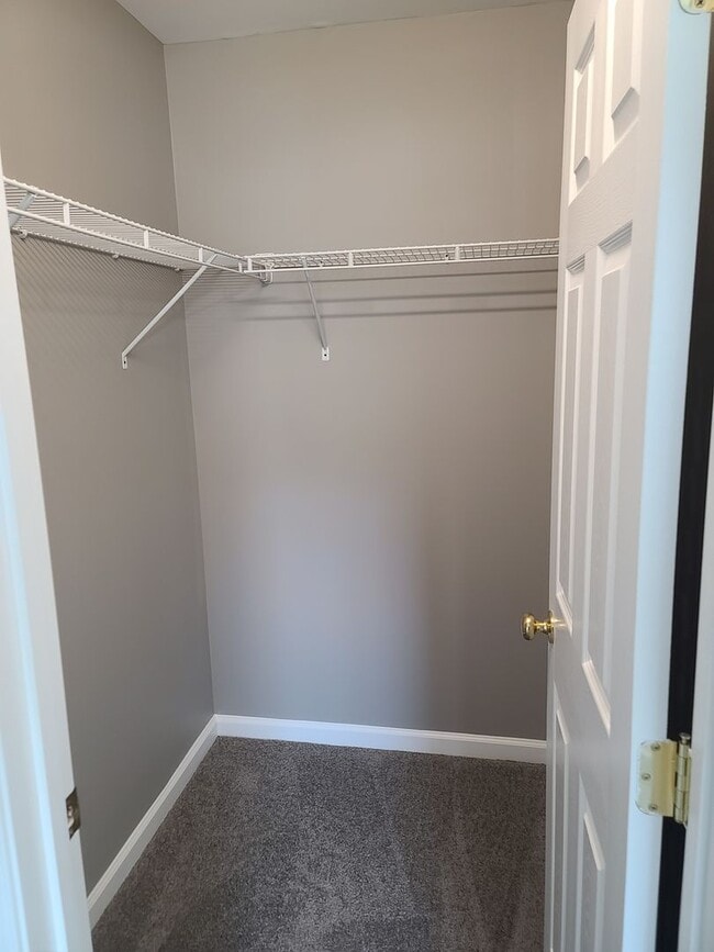 Building Photo - 3 Bedroom 2 1/2 bath Townhome for Rent in Waynesboro