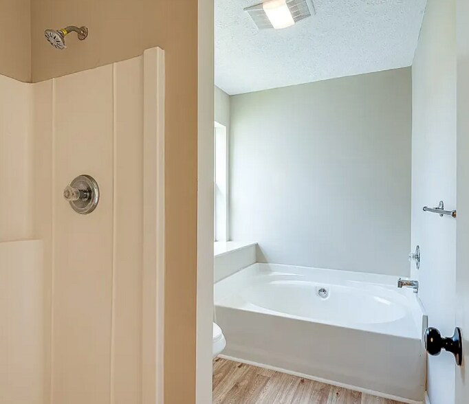 Building Photo - 3528 Longhaven Crossing