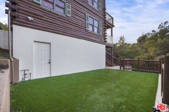 Building Photo - 373 Loftyhill Dr