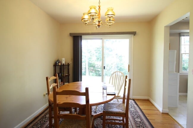 Building Photo - Charming 3 Bed 2.5 Bath Brick Home With Sp...