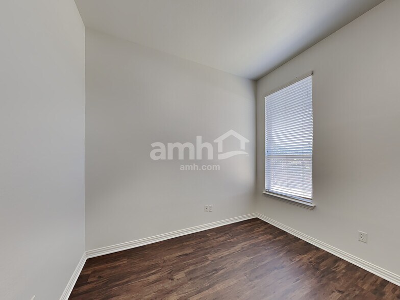 Building Photo - 5332 Sioux Creek Ln