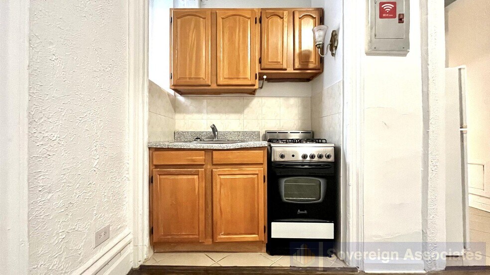 Building Photo - 45 Tiemann Pl