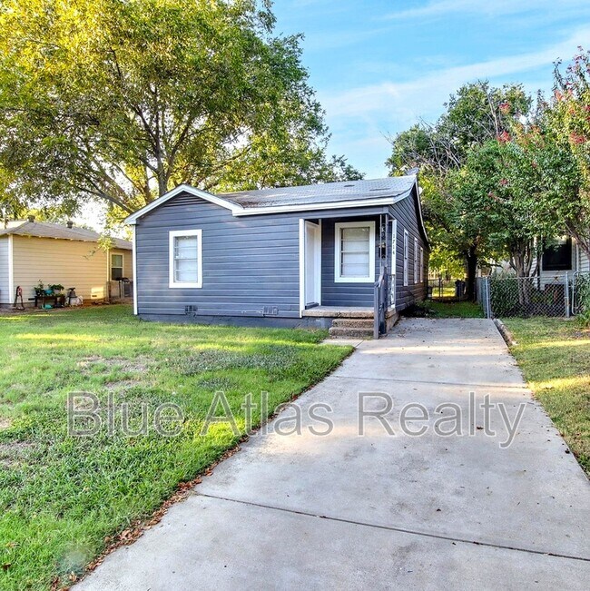 Building Photo - 1714 NW Dallas St