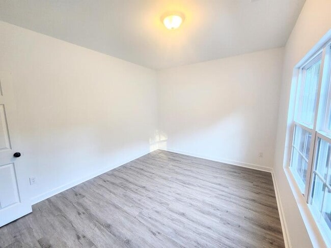 Building Photo - 4859 Town Point Road