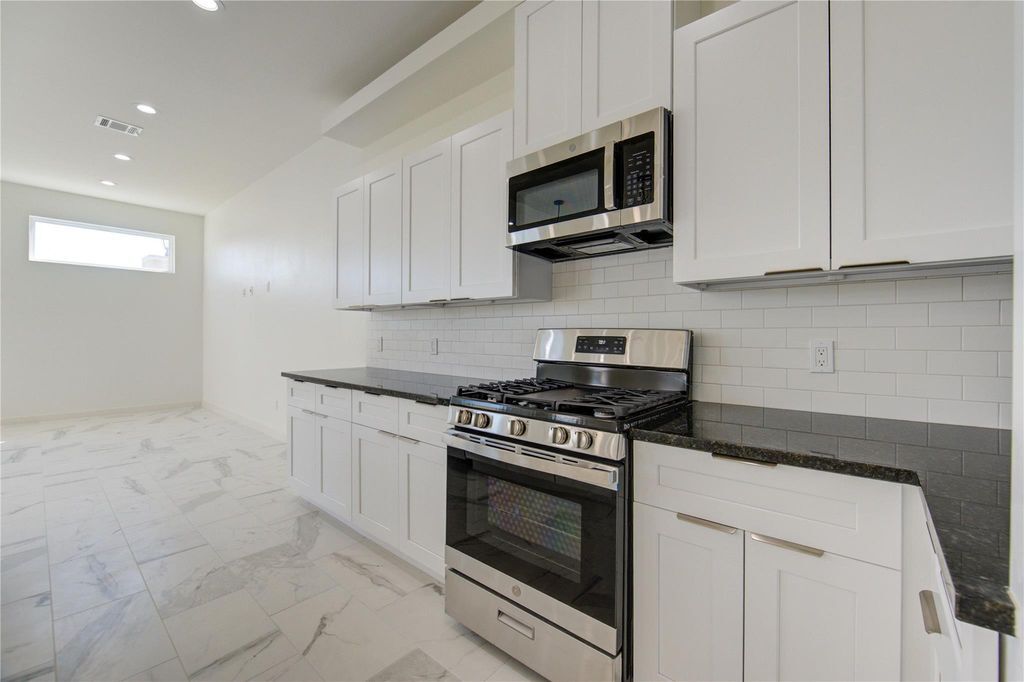 Building Photo - 2919 El Fenice Ln