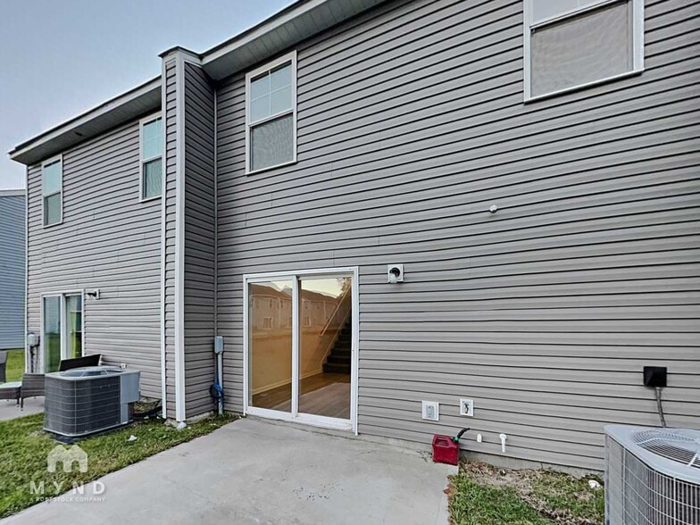 Building Photo - 15 Cardinal Ct