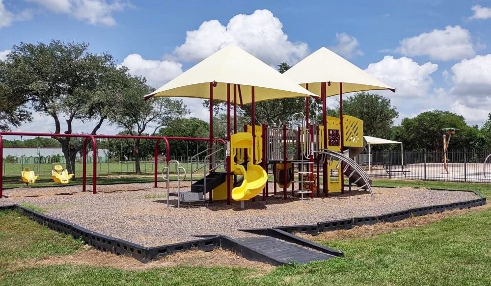 Building Photo - 582 Solomon Ln