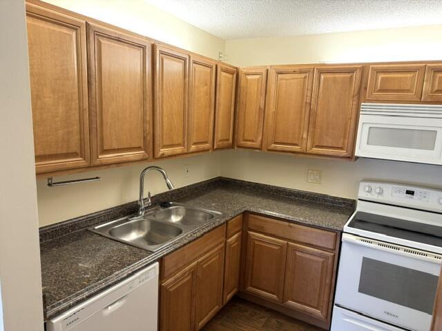Building Photo - 202 Foxtail Dr