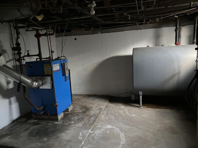 Building Photo - 3235 Lincoln Hwy