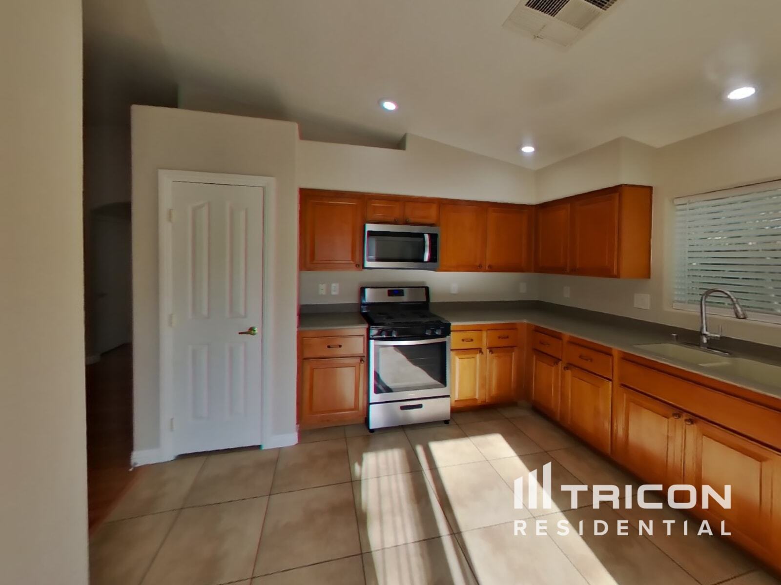 Building Photo - 9220 Candilela Ct