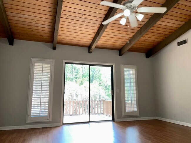 Building Photo - 2050 Cherokee Dr