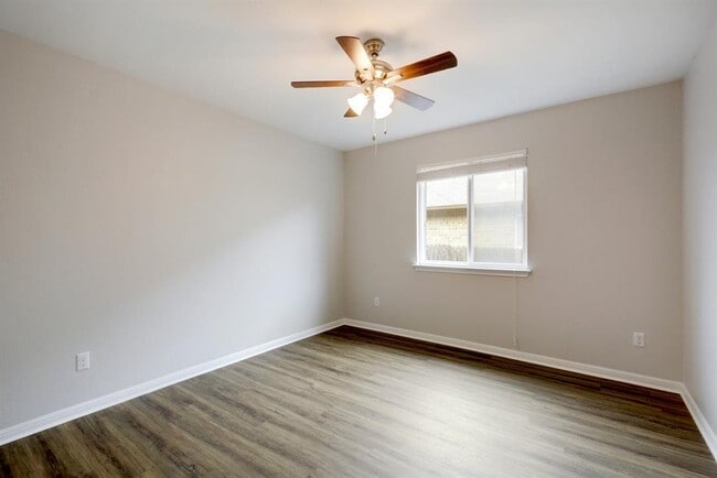 Building Photo - 220 Mystic Shadow Ln