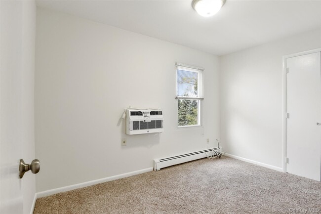 Building Photo - 545 Stanley Ave