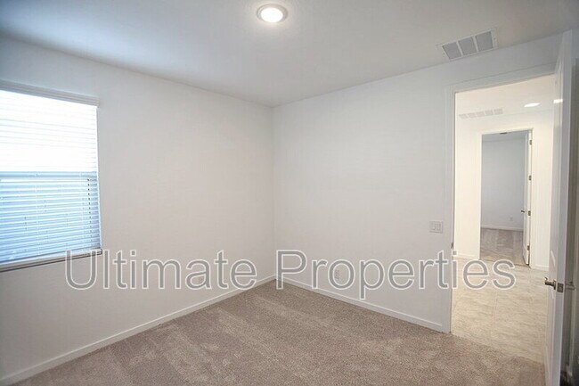 Building Photo - 12655 W Country Club Trail