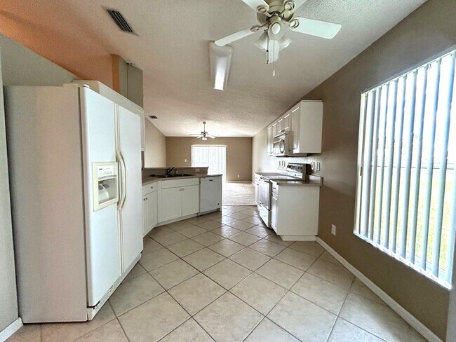 Building Photo - 4760 Manchester Dr