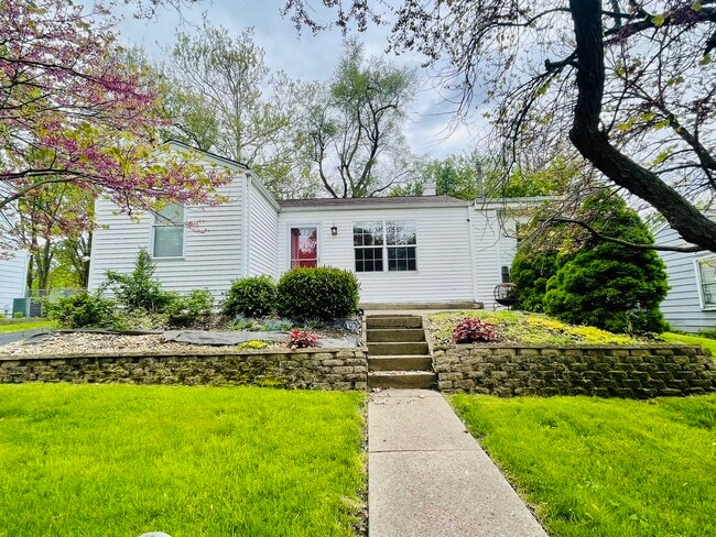 Primary Photo - 36936 N Helen Dr