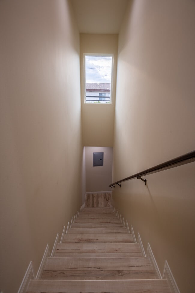 Building Photo - 1637 N Allen Ave