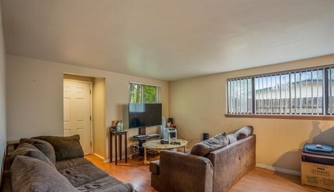 Building Photo - 1007-1011 E Lincoln Ave