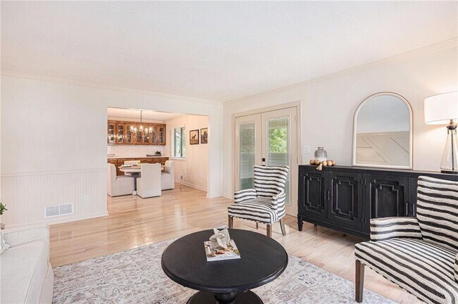 Building Photo - 1996 Briarwood Dr