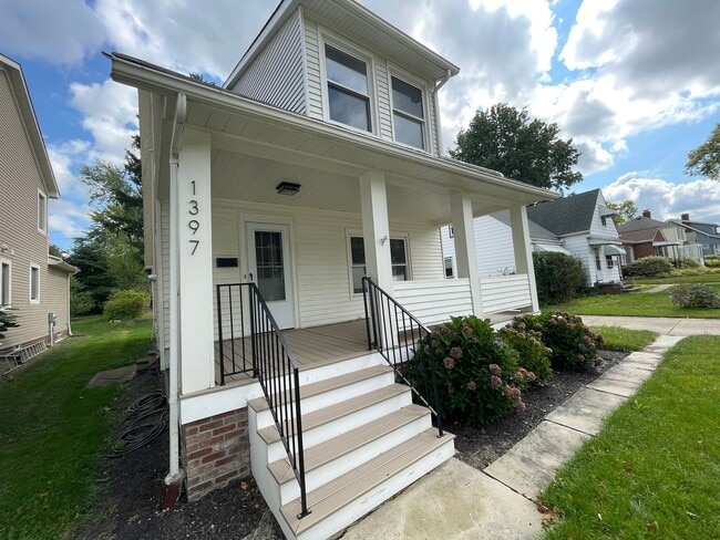Building Photo - Charming Bungalow