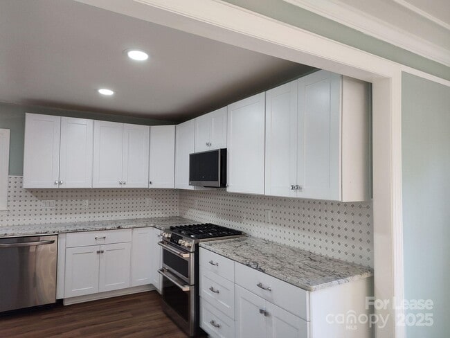 Building Photo - 5206 Dunrobin Ln