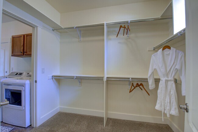 Building Photo - 7401 Turnbull Ct