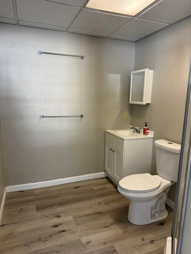 Building Photo - 4 Commerce St