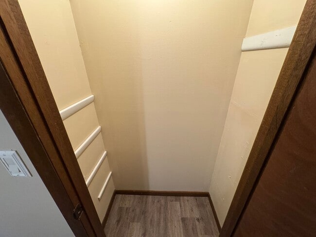 Building Photo - 3 bedroom 2 bath Springfield Home located ...