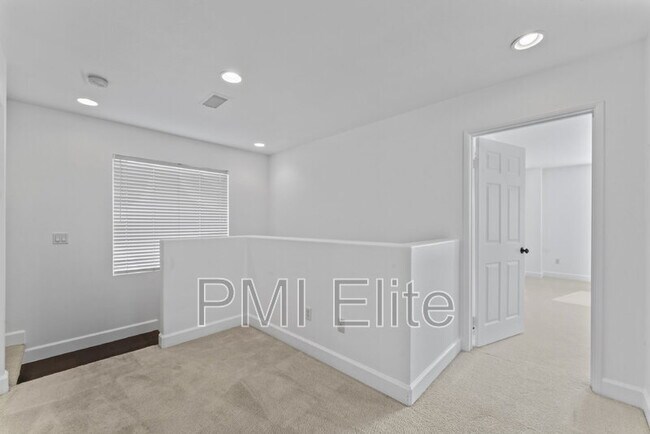 Building Photo - 24619 Montevista Cir