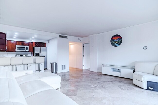 Building Photo - 2900 NE 30th St