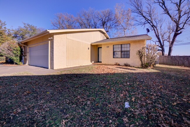 Building Photo - 8039 - 8041 S 79th E Ave Duplex