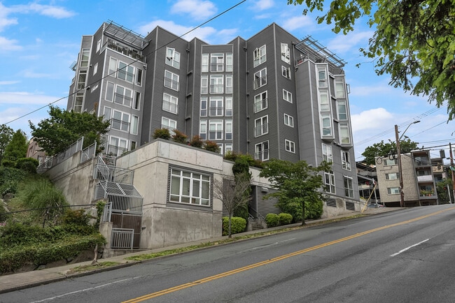 Building Photo - 103 Bellevue Ave E