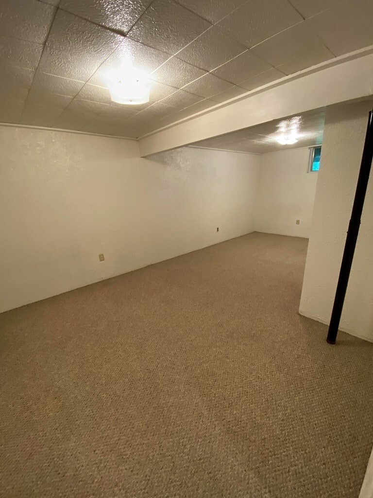 Lower Level Bedroom - 609 W Hildreth St